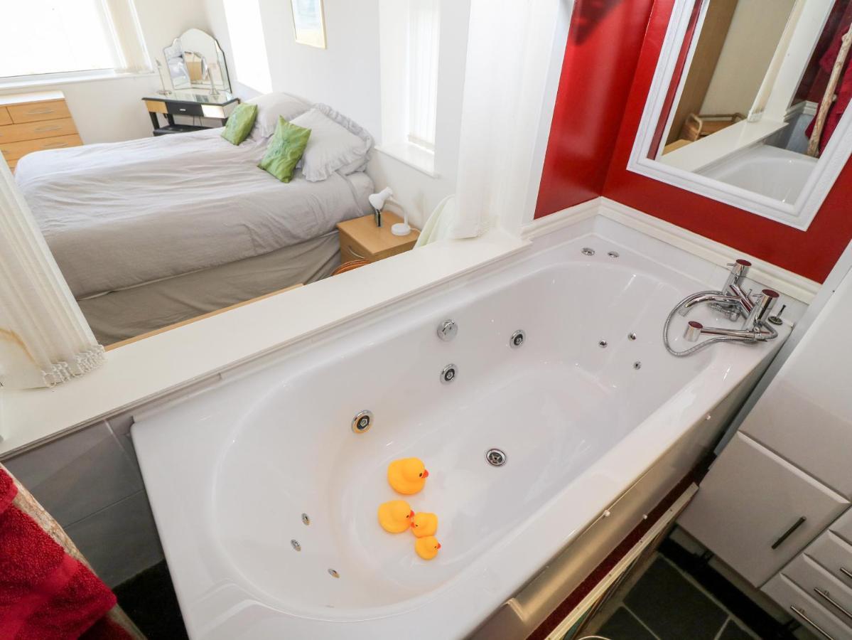 Sea View Apartment Pwllheli Eksteriør billede